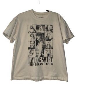 Taylor Swift Eras Tour Concert Off White and Back
T-shirt size Large.